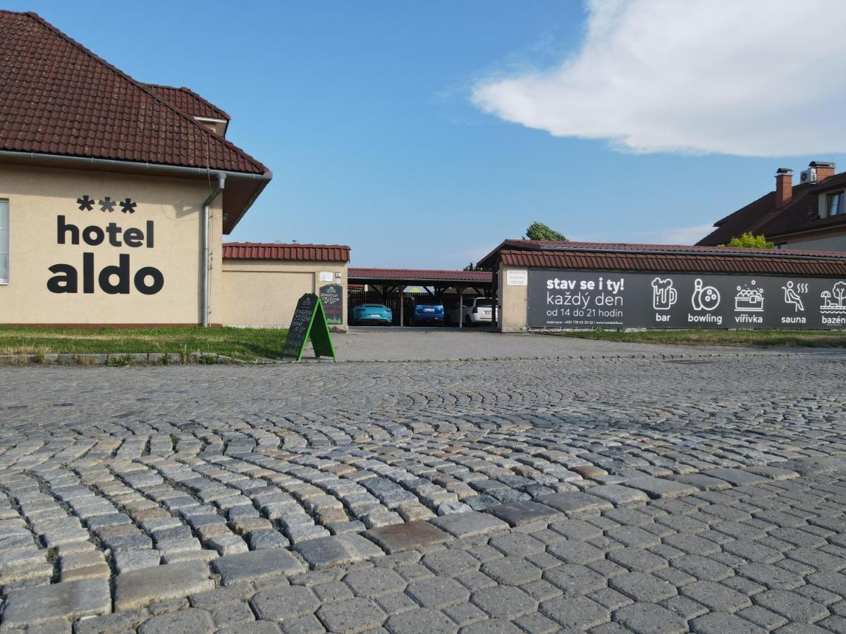 Hotel Aldo Unicov Exterior photo