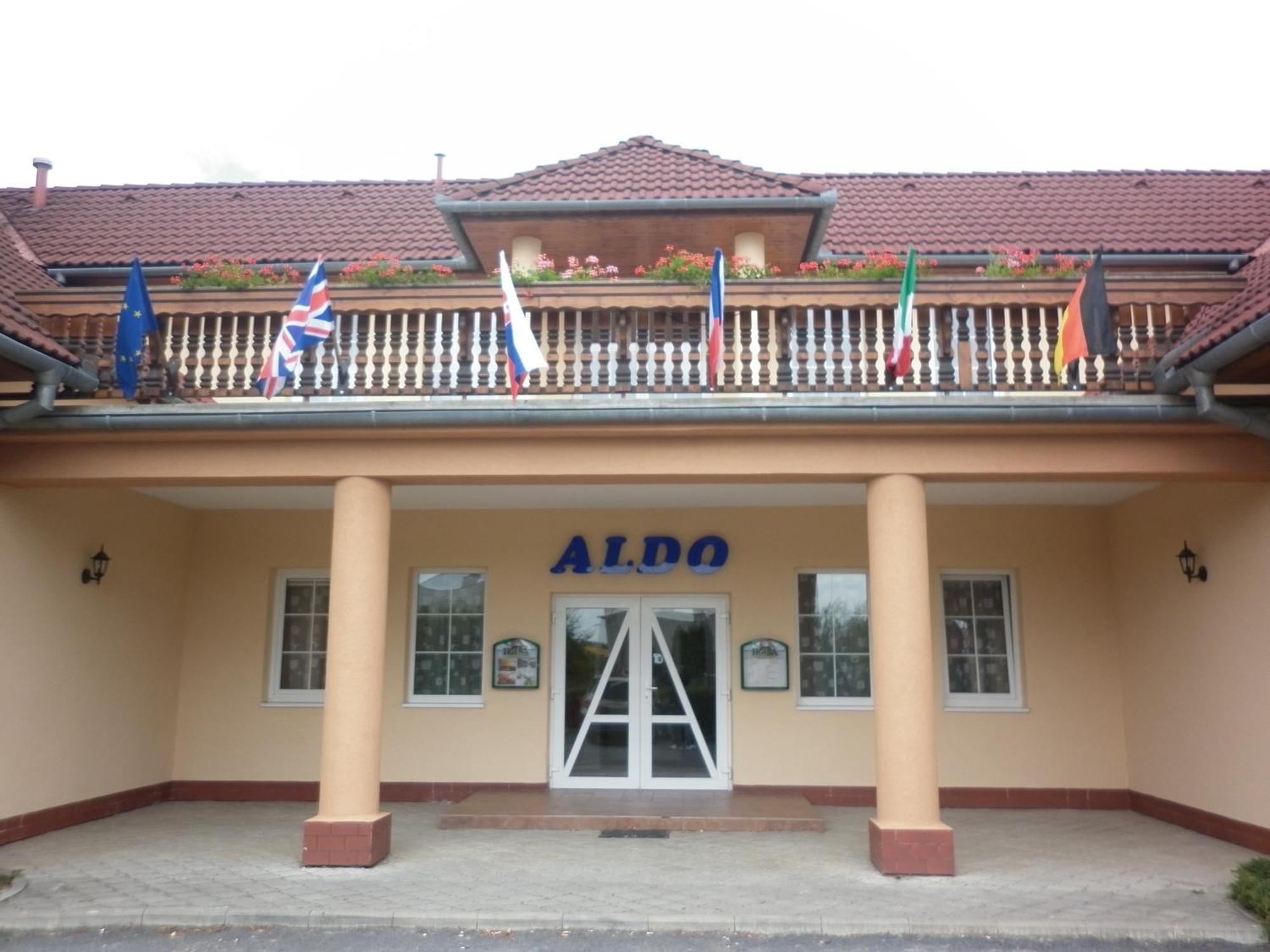 Hotel Aldo Unicov Exterior photo